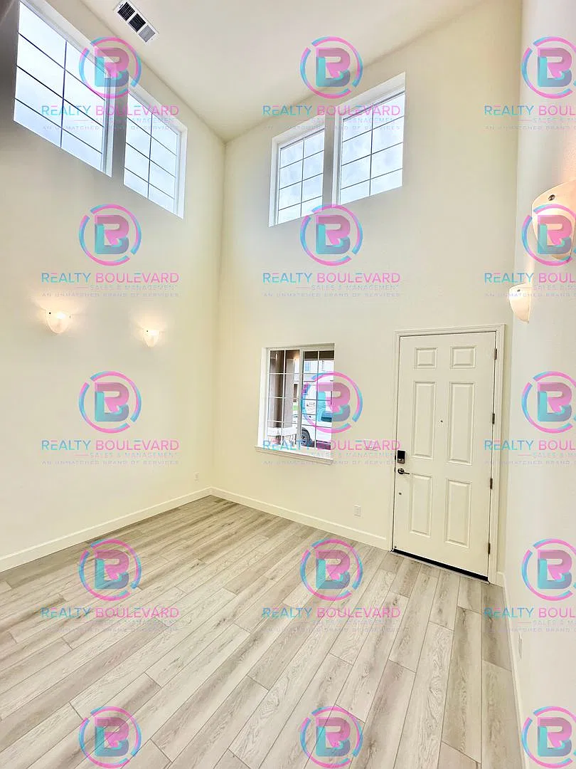 Modern Elegance: Stunning Brand New 4-Bedroom Home with Chef's Kitchen & 2 Living rooms — Photo 2