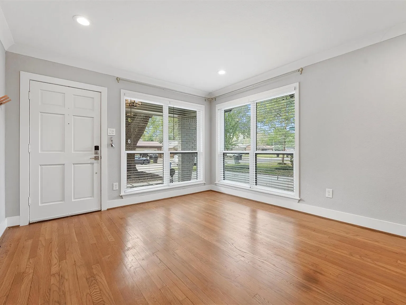 3 bed, 2.0 bath, 1480 sqft, $3,700 — Photo 4