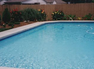 4 Meadow Ln, Hampton, VA 23666