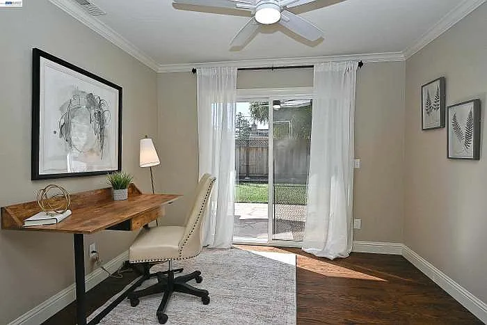 749 Moraga Dr — Photo 16