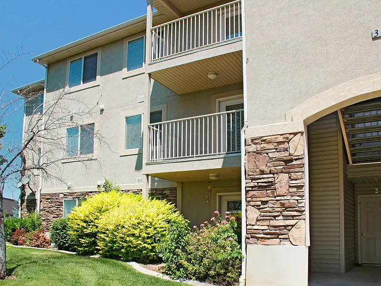 Autumn Hills Apartments — Photo 9