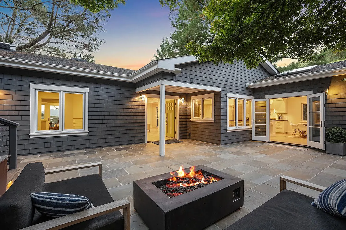 Blue Stone courtyard - Country Club Dr