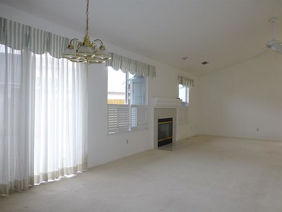 3rd image of 1094 Daphne Ct