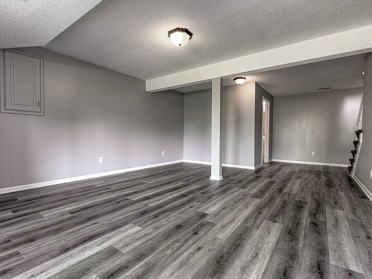 11246 N Madison Ave — Photo 25