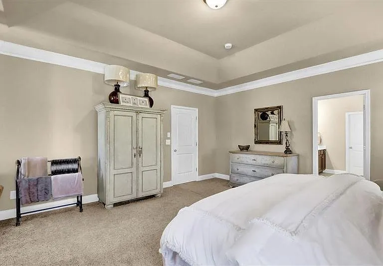 4960 Wilshire Xing — Photo 17