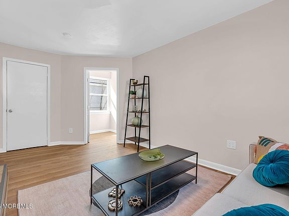 3rd image of 282 Carr Ave Floor 2
