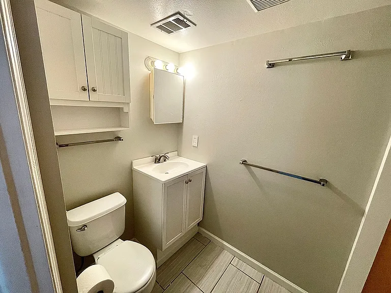 3410 W 17th Street Rd — Photo 12