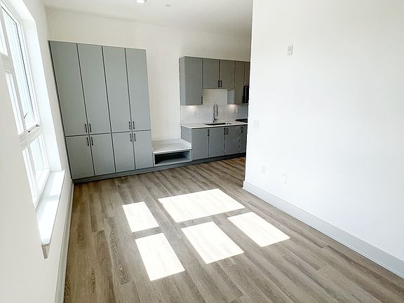 4th image of 542 Southgate Ave #212