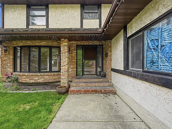 4th image of 49 Pineridge Cres