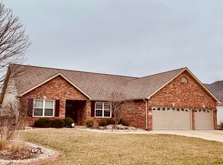 113 Oak Hill Dr, Maryville, IL 62062
