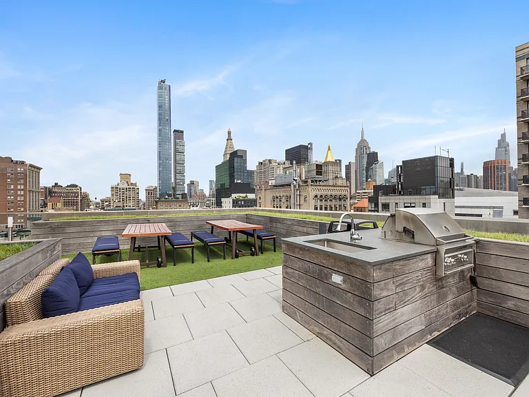 160 E 22nd St #3B — Photo 7