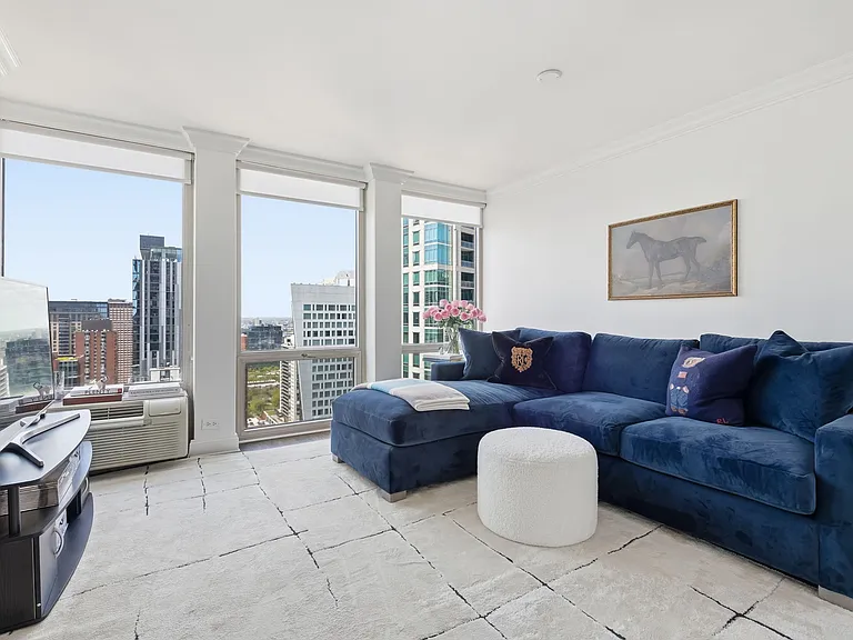 111 E Chestnut St #34B — Photo 3