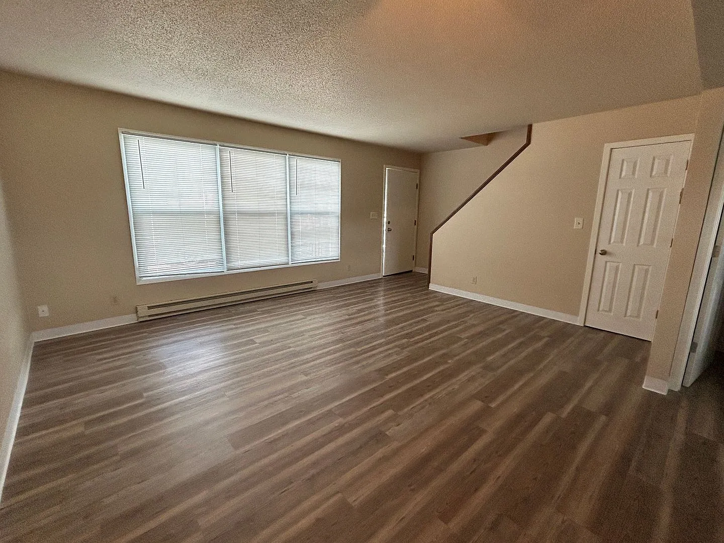 Lovely Renovated Townhouse! — Photo 4