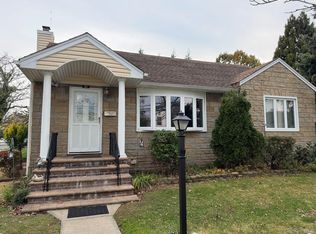 31 Irving St, Bethpage, NY 11714
