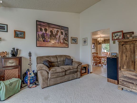 3rd image of 7608 NE 57th Ct