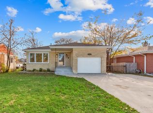 909 Oakton St, Park Ridge, IL 60068