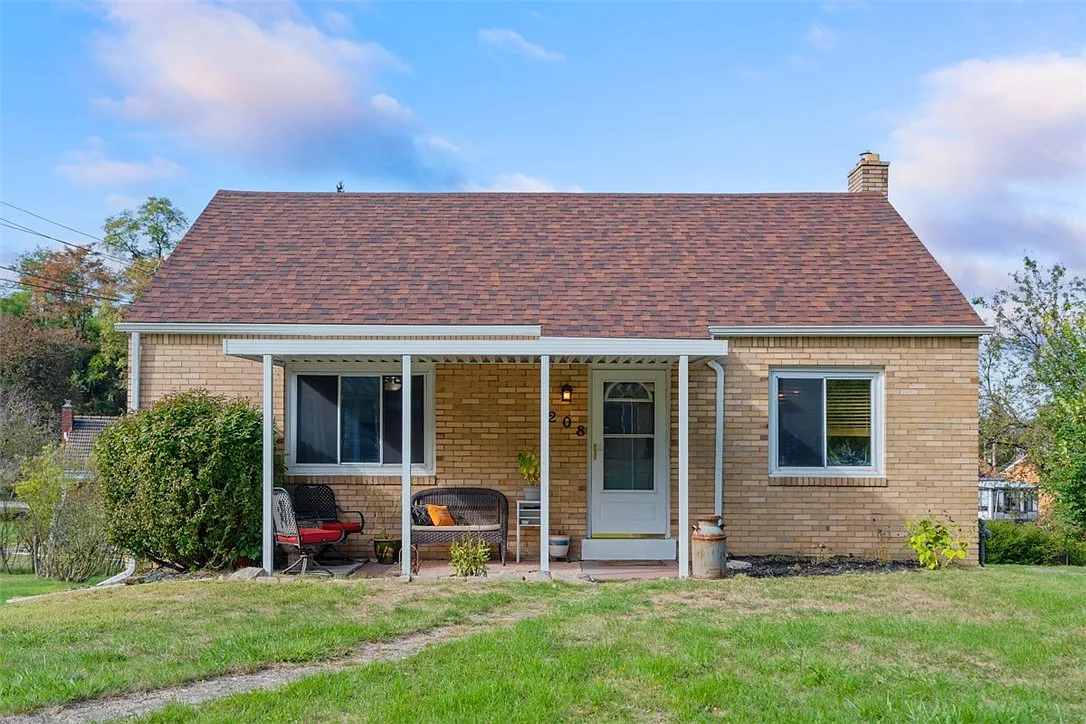 208 Andrew Dr photo 1