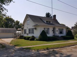 405 Center St, Elgin, IA 52141