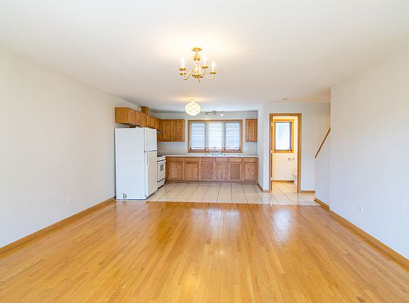 4th image of 3803 S Maplewood Ave Unit B