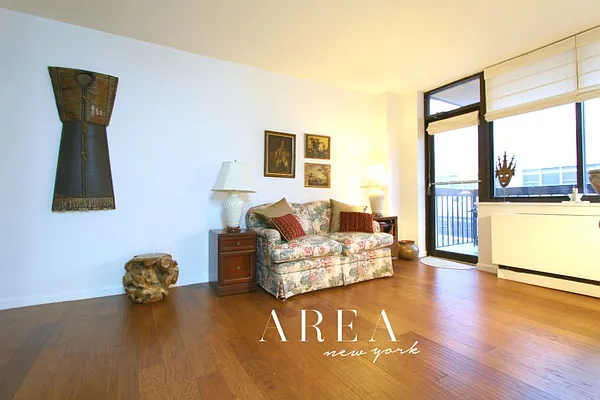 Sold by Area New York | media 1