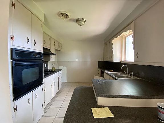 4th image of 813 Dickens Dr