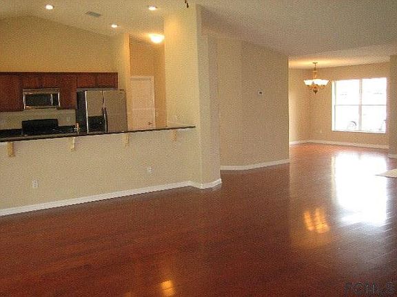 3rd image of 74 Ferndale Ln