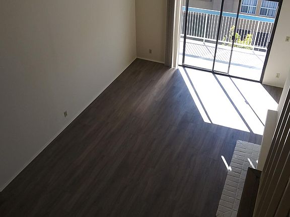 4th image of 12840 Moorpark St APT 311