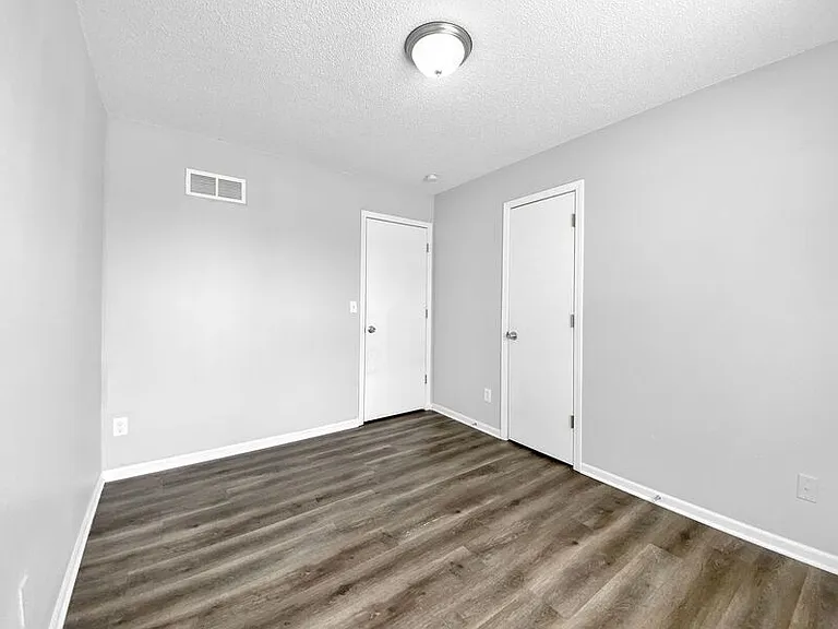 1020 NE Queens Ct — Photo 23