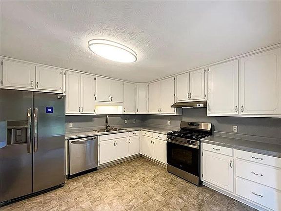 5th image of 4984 Stokes Dr #11