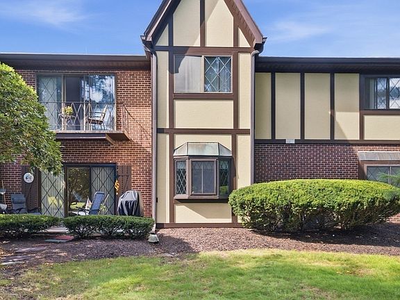 5th image of 2 Rainbow Pond Dr APT 2