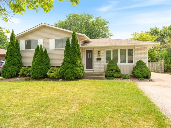 54 Trelawn Pkwy, Welland, ON L3C 1W5