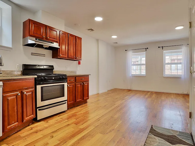 236 Van Horne St #3B — Photo 2