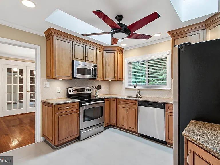 7614 Woodridge Cir — Photo 12