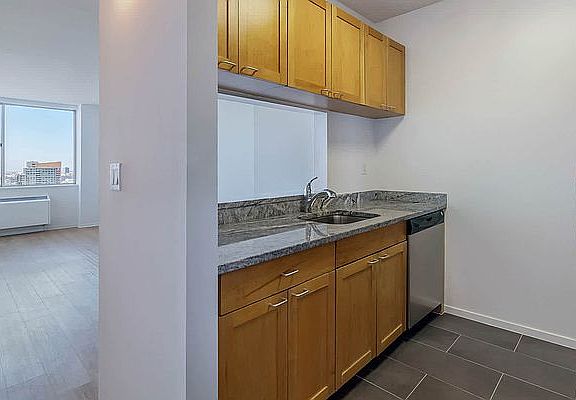 3rd image of 305 W 50th St APT 2F