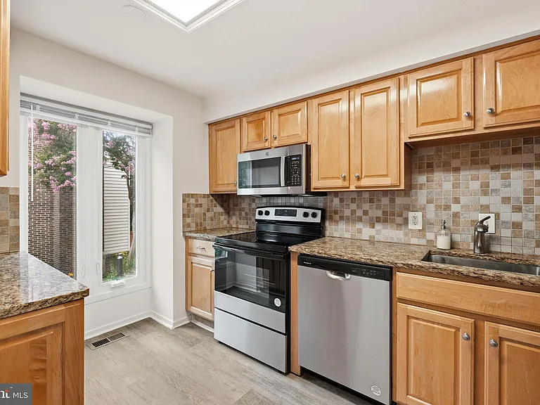 975 S Taylor St — Photo 12