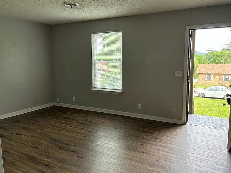 780 Garrison Dr — Photo 4