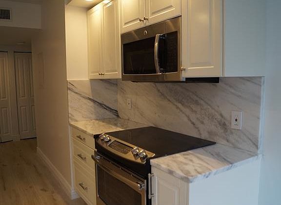 4th image of 1000 Island Blvd #308