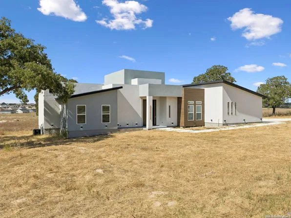 147 Las Palomas, La Vernia, TX 78121