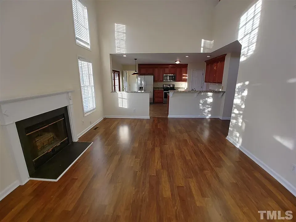 3 bed, 1690 sqft, $2,449 — Photo 3