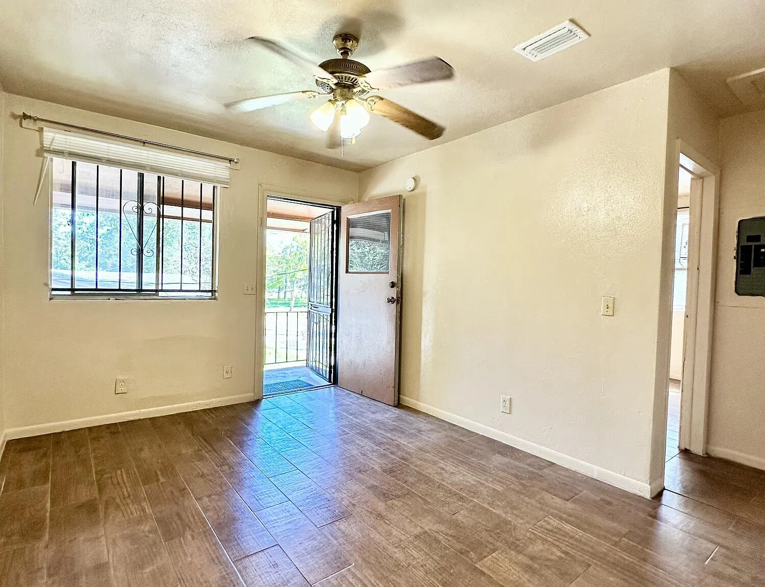 2 bed, 1.0 bath, 750 sqft, $815 — Photo 3