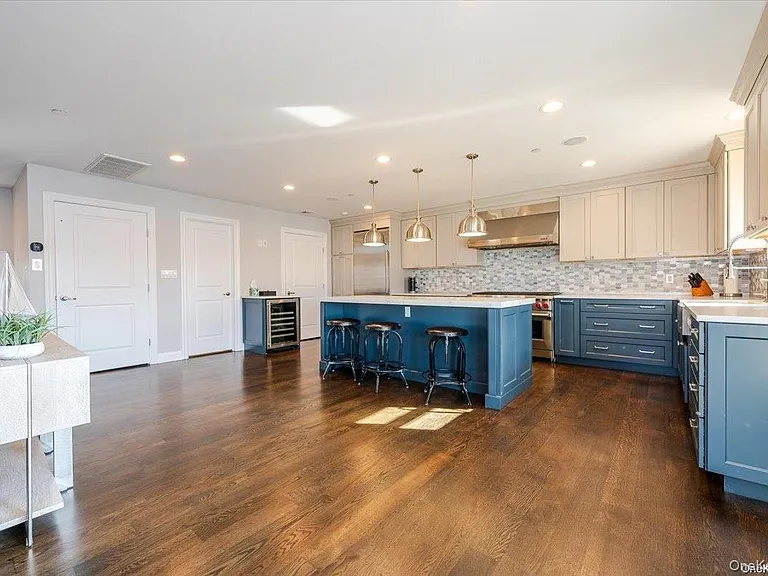 206 Grand Blvd — Photo 5