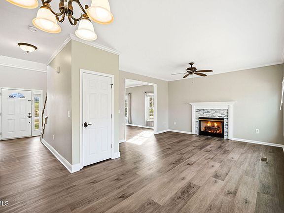 4th image of 203 Glen Oaks Dr