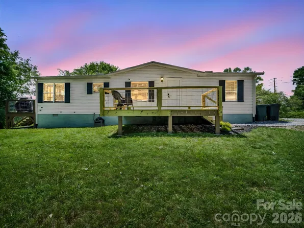 210 Banner Farm Rd, Mills River, NC 28759