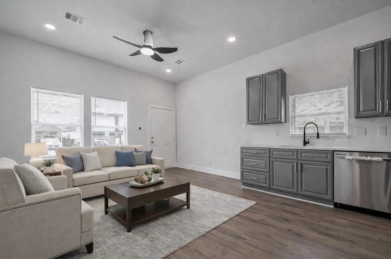 3 bed, 2.0 bath, 2044 sqft, $1,600 — Photo 4