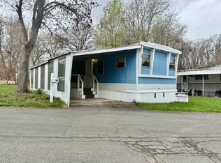 38 Lark Dr, Chicopee, MA 01020