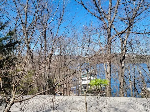 488 Grand View Dr, Sunrise Beach, MO 65079