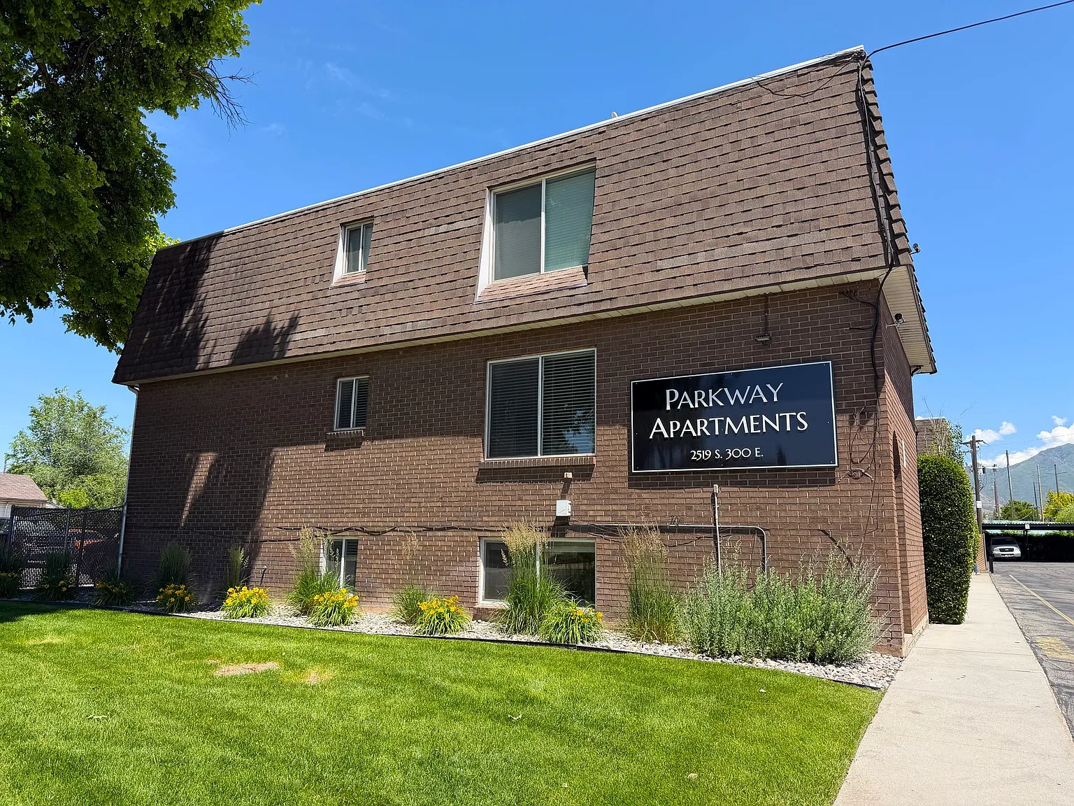 Parkway Apartments — Photo 1