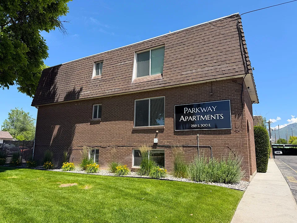 Parkway Apartments