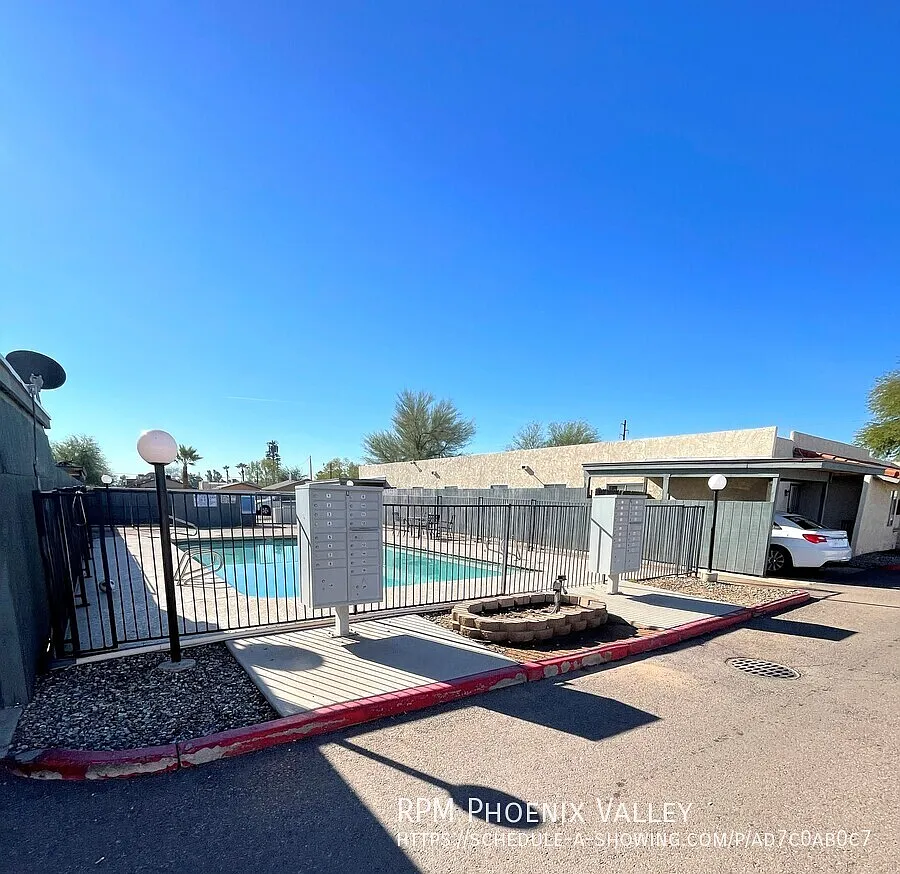 Glendale Groves — Photo 3