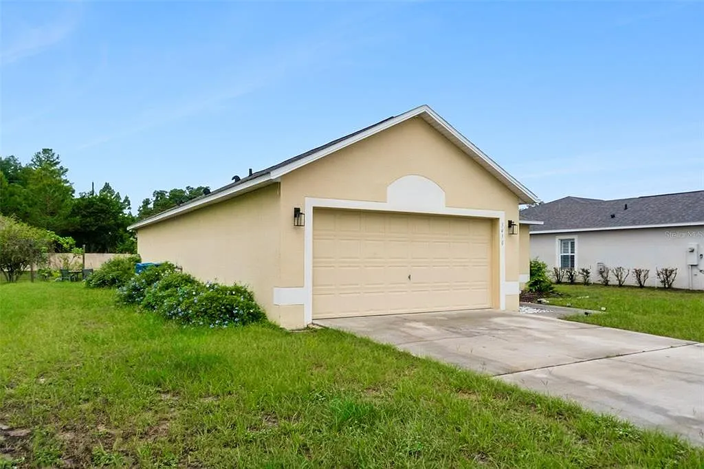 3 bed, 2.0 bath, 1312 sqft, $2,195 — Photo 2